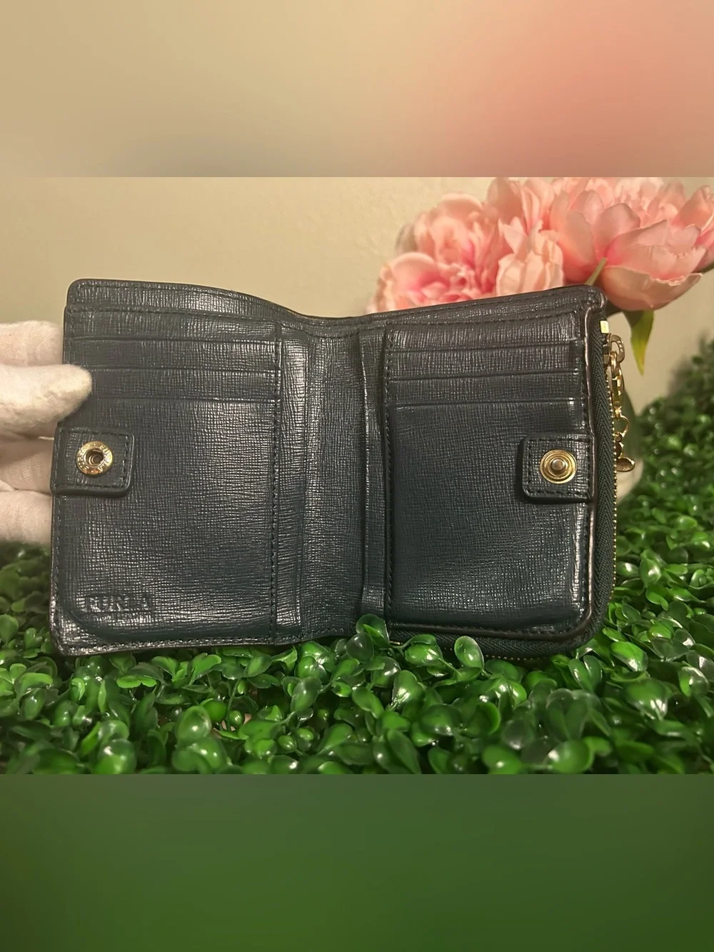 Furla Green Saffiano Leather Compact Bifold Wallet Zip Coin Purse Gold Hardware